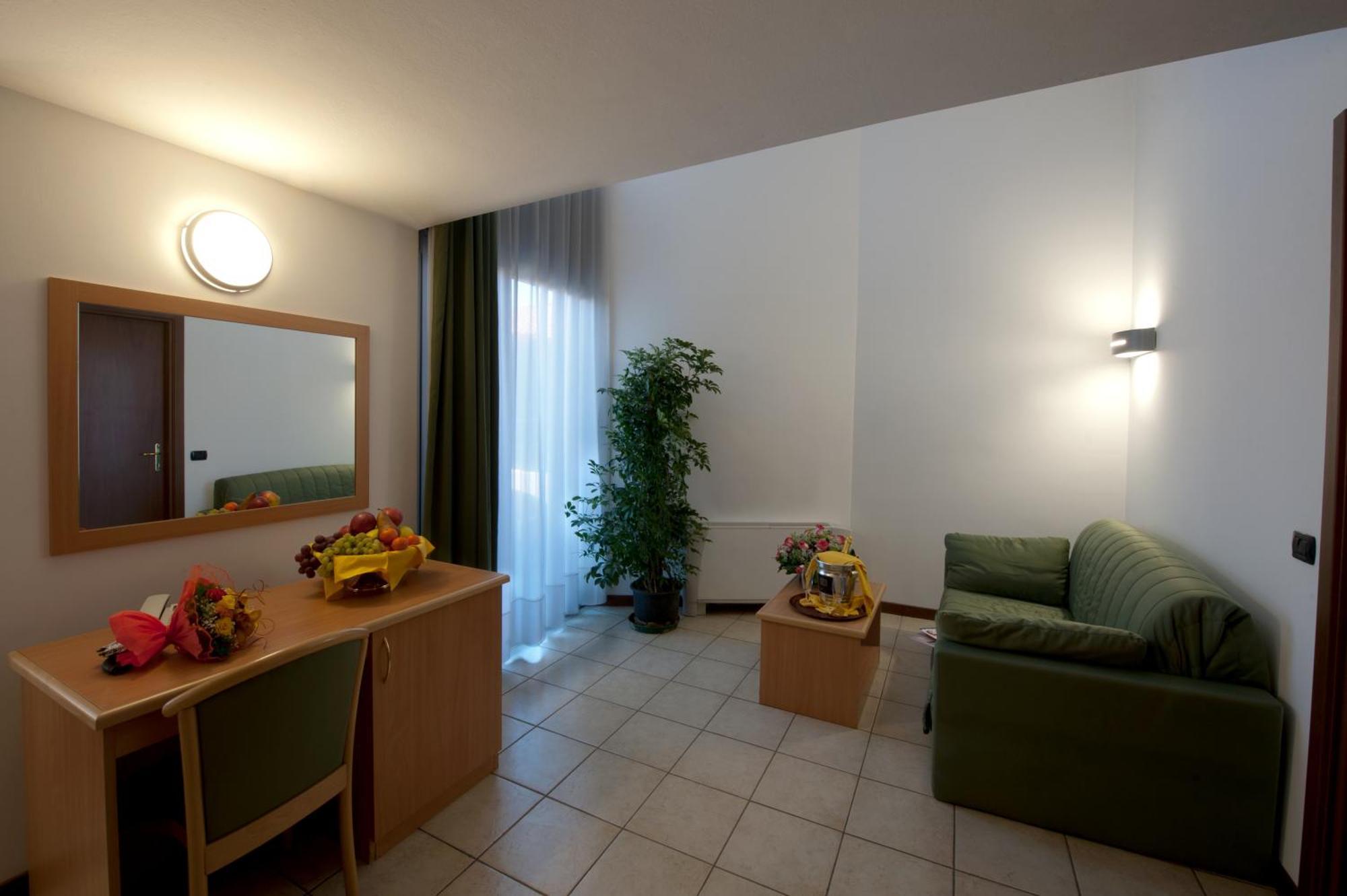 Hotel Roma Cassano Magnago Exterior photo
