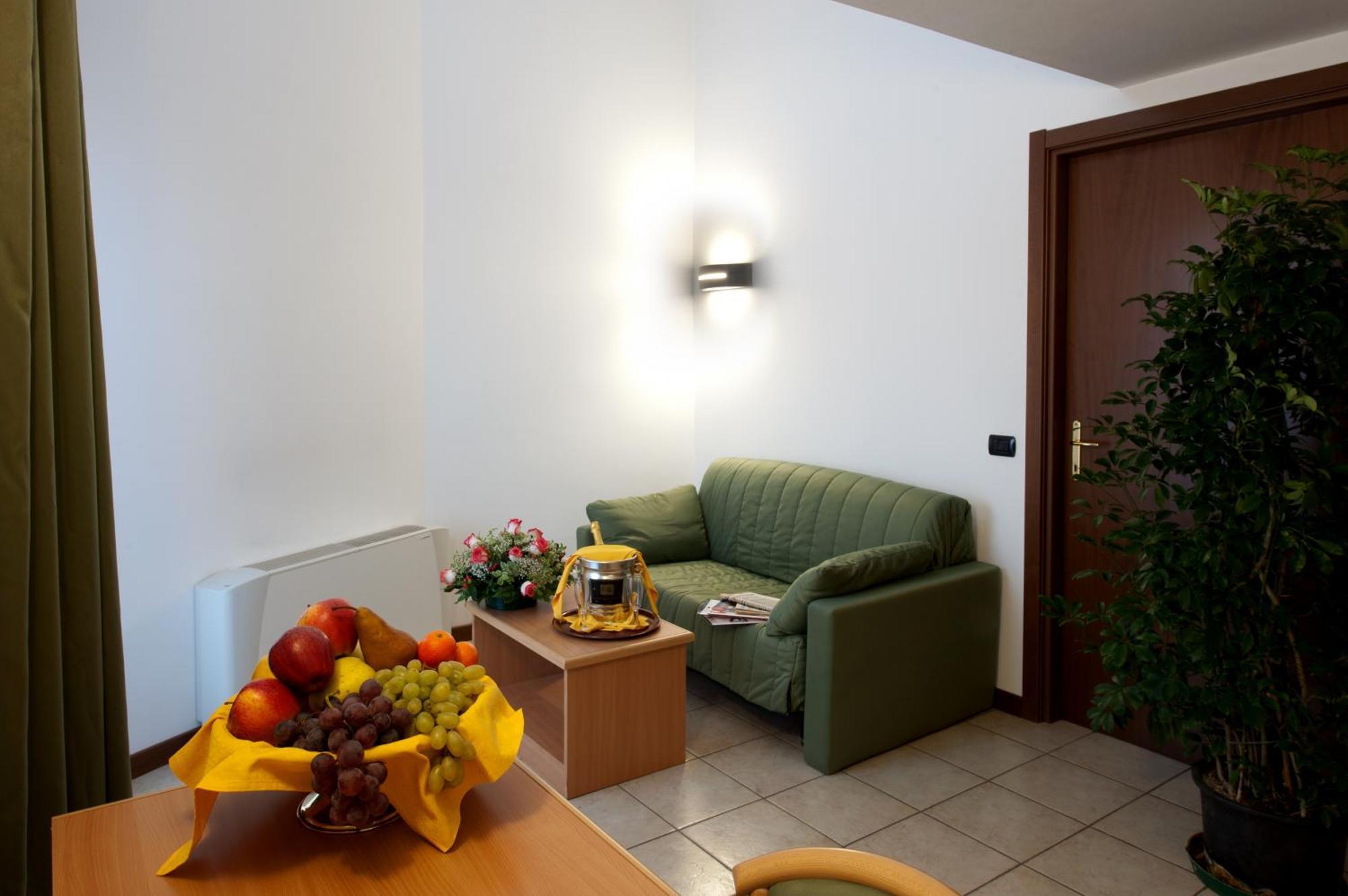 Hotel Roma Cassano Magnago Exterior photo