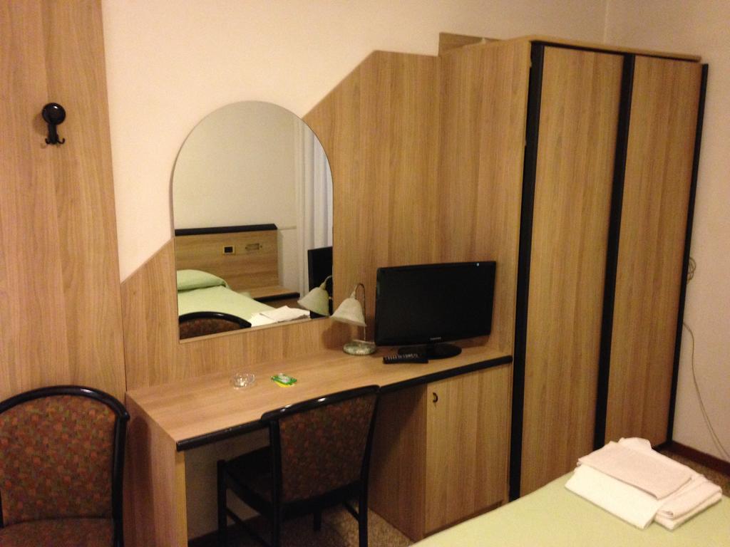 Hotel Roma Cassano Magnago Exterior photo
